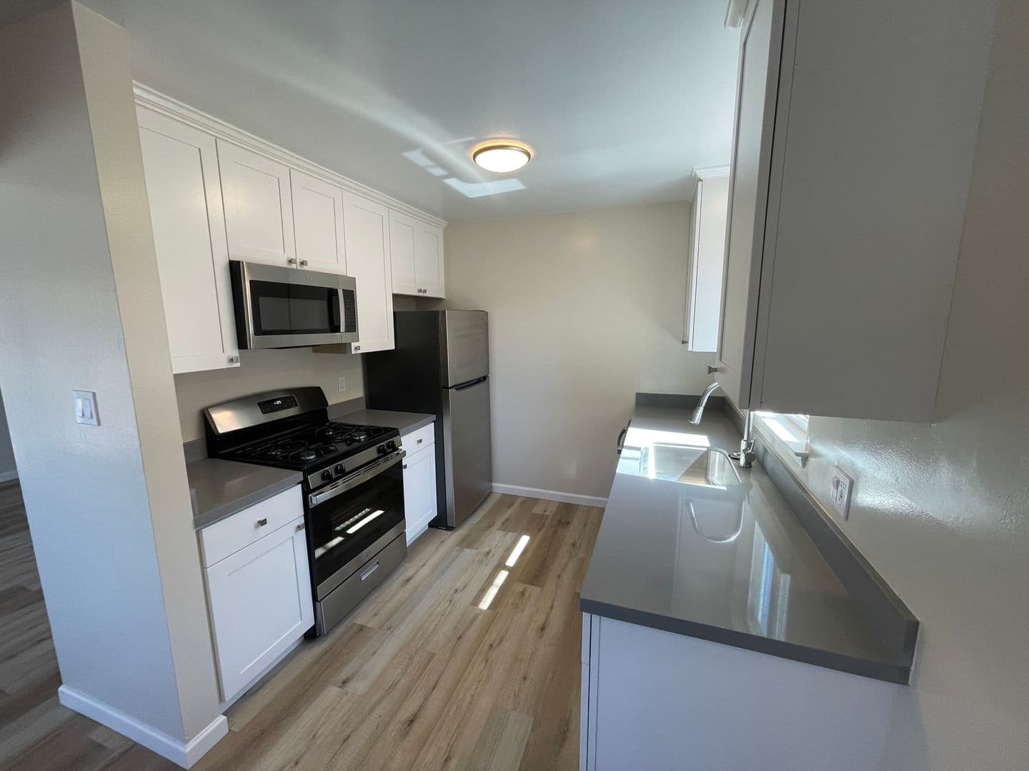 San Mateo Apartment: 3941 Pacific Blvd