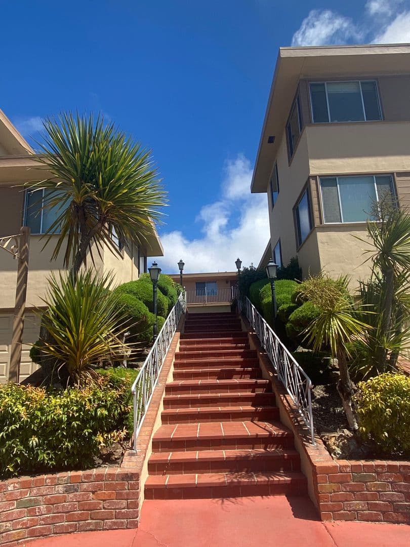 South San Francisco Apartment: 520 Grand Ave