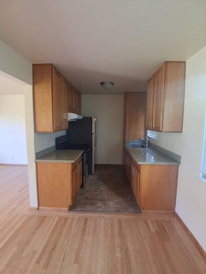 South San Francisco Apartment: 520 Grand Ave