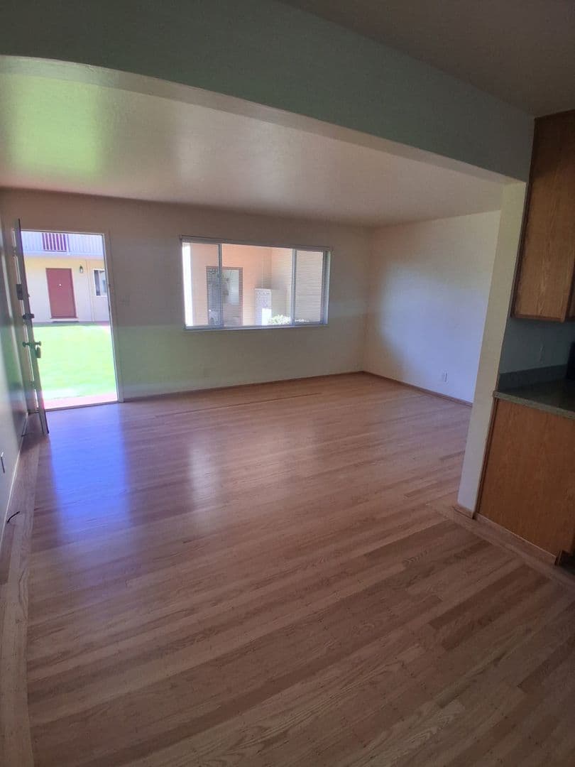 South San Francisco Apartment: 520 Grand Ave