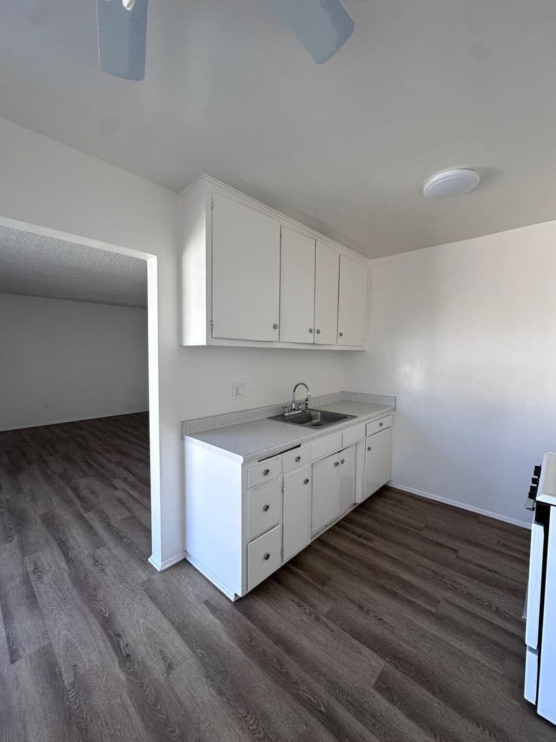 Anaheim Apartment: 1557-1563 W. Ball Road