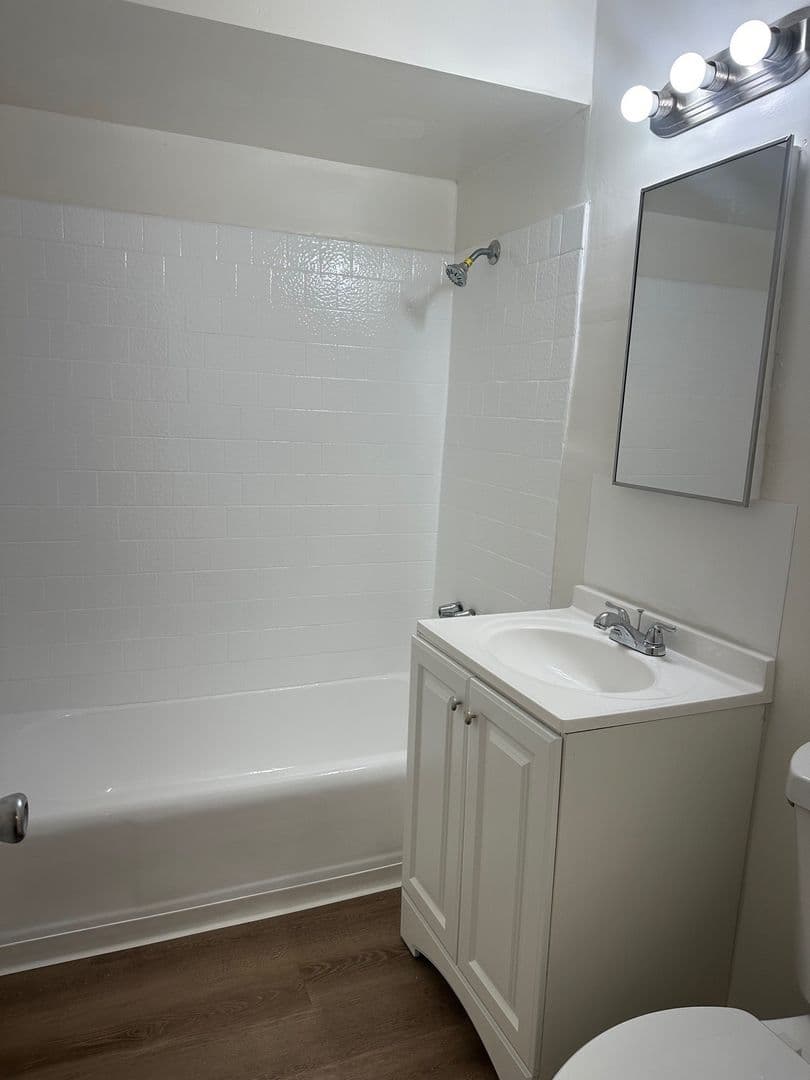 Anaheim Apartment: 321 W. Palais Road