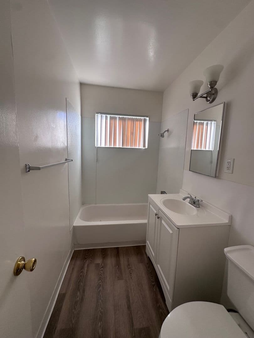 Anaheim Apartment: 1557-1563 W. Ball Road