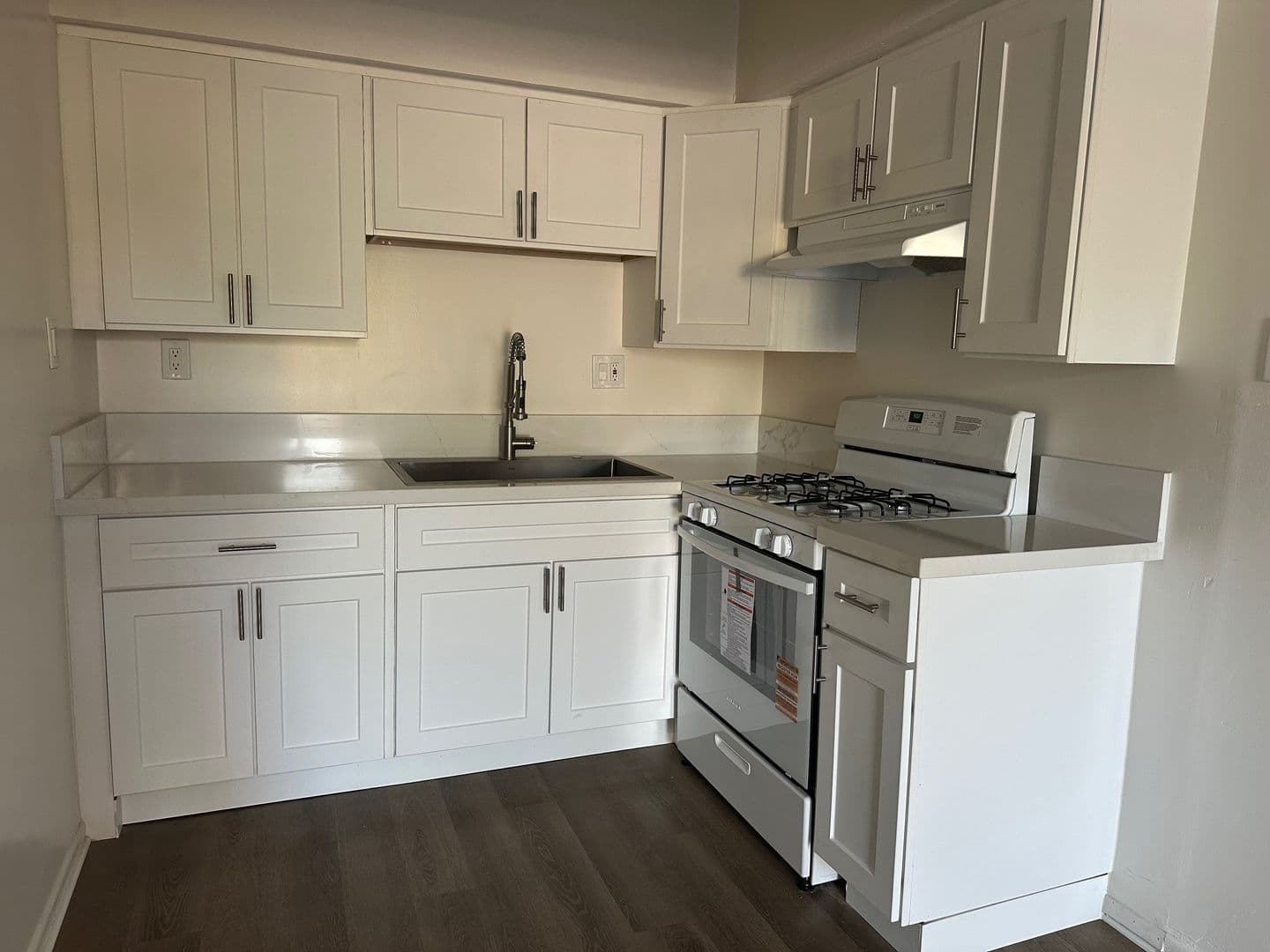 Anaheim Apartment: 321 W. Palais Road