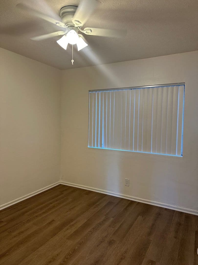 Anaheim Apartment: 321 W. Palais Road