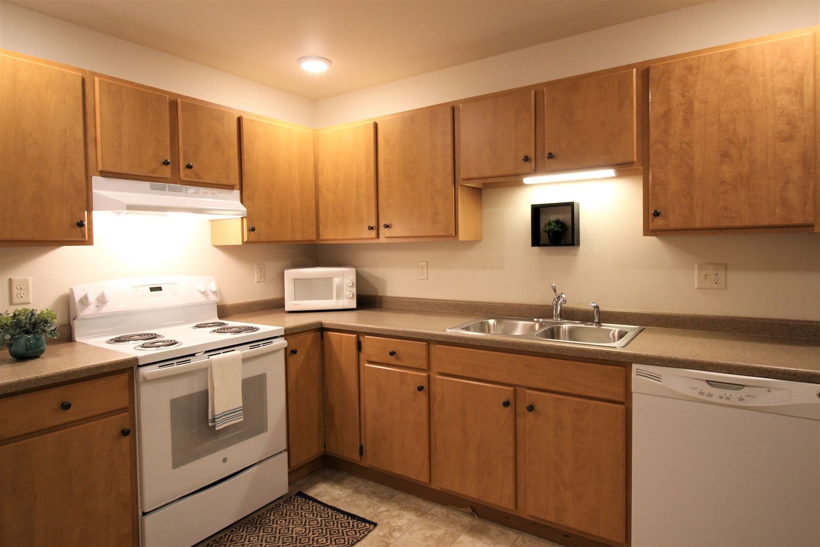 Plover Apartment: 3500 Willow Dr