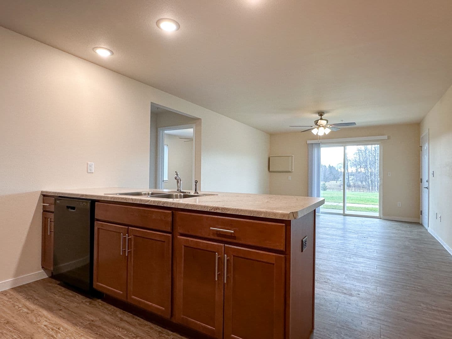 Florence Apartment: 5863 Chapin Street