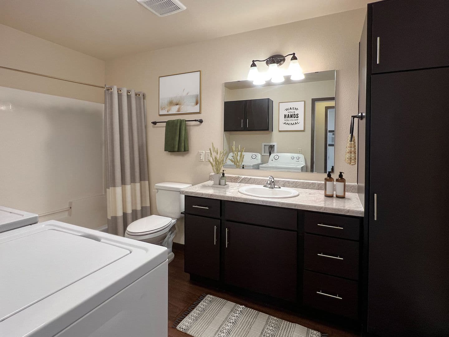 Sturgeon Bay Apartment: 415 S. Grant Ave