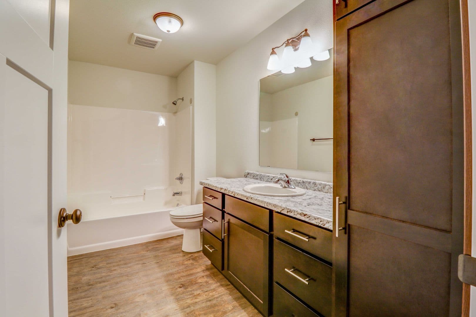 Kronenwetter Apartment: 1190 Kronenwetter Dr