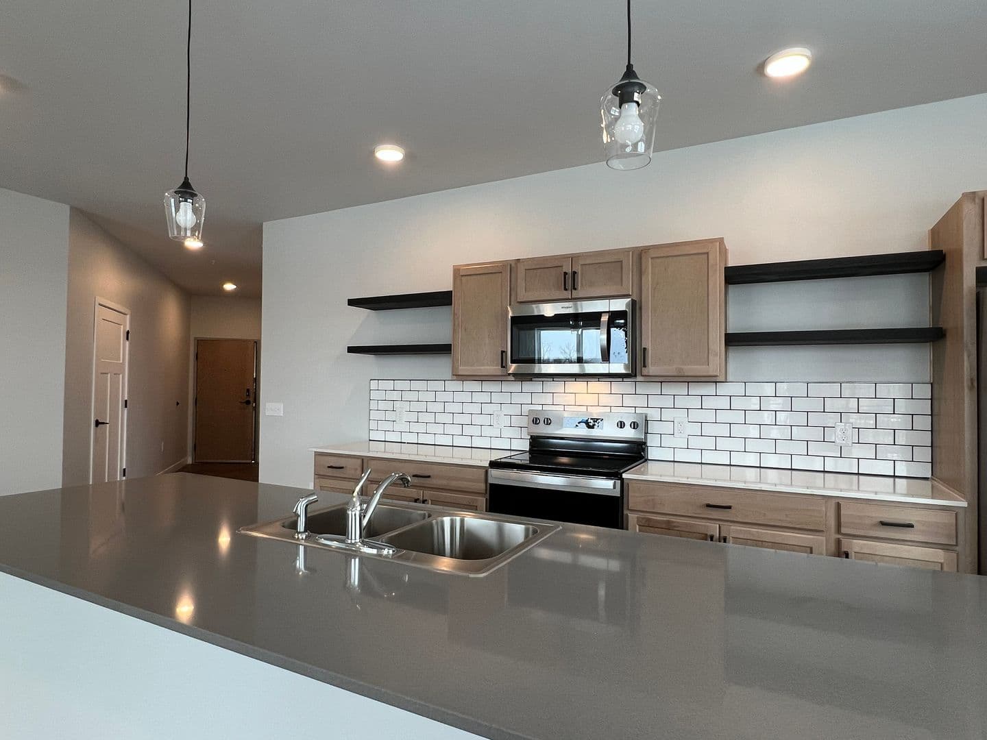 New London Apartment: 305 West Wolf River Avenue