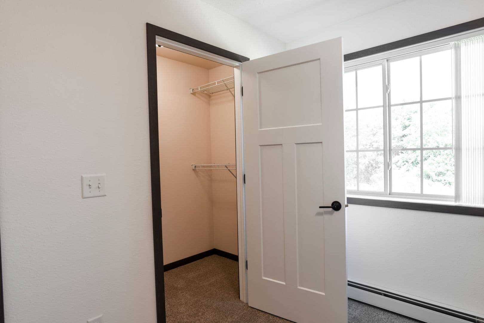 Marshfield Apartment: 1906 N Hume Ave