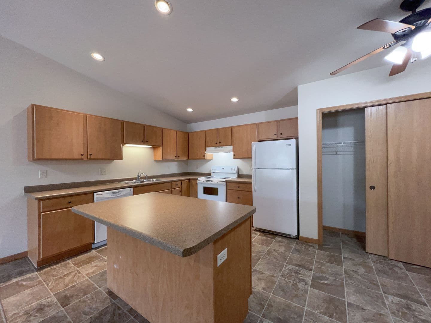 Plover Apartment: 3500 Willow Dr