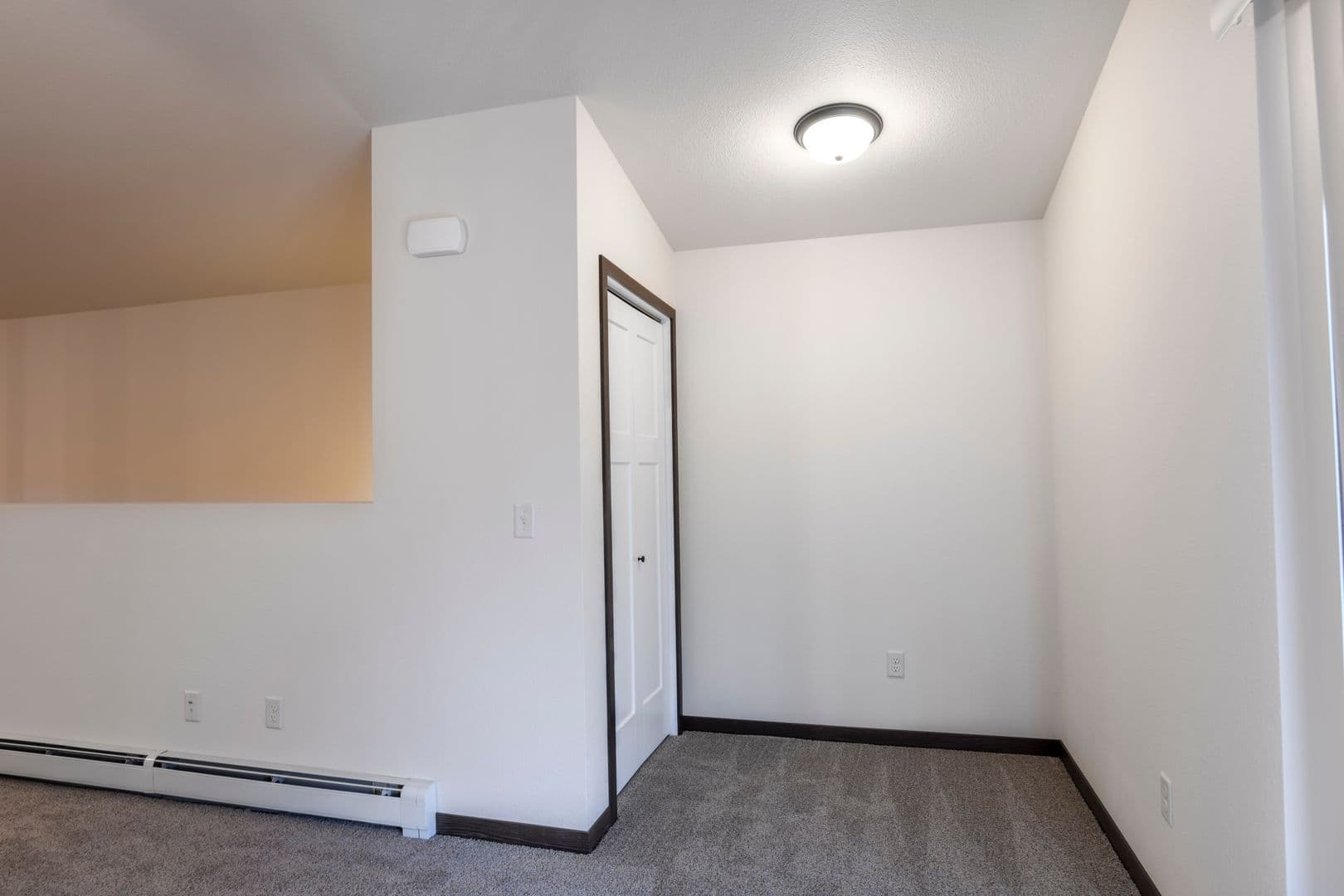 Marshfield Apartment: 1906 N Hume Ave