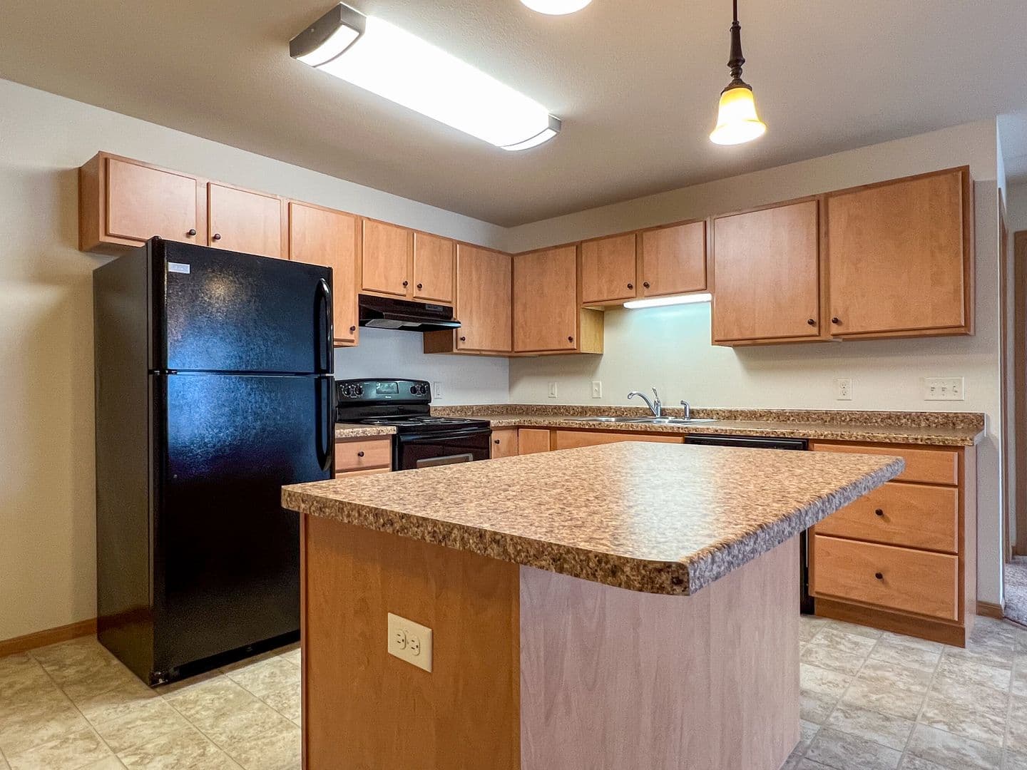 Rice Lake Apartment: 515 Moon Lake Dr