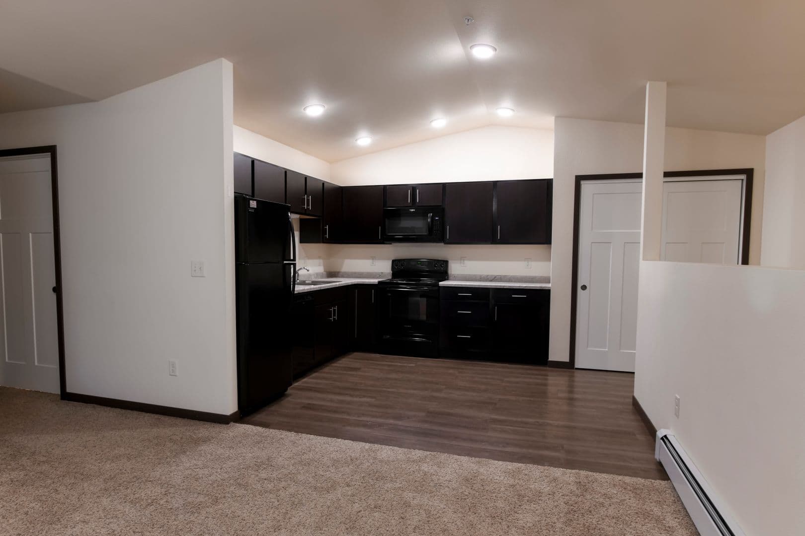 Marshfield Apartment: 1906 N Hume Ave