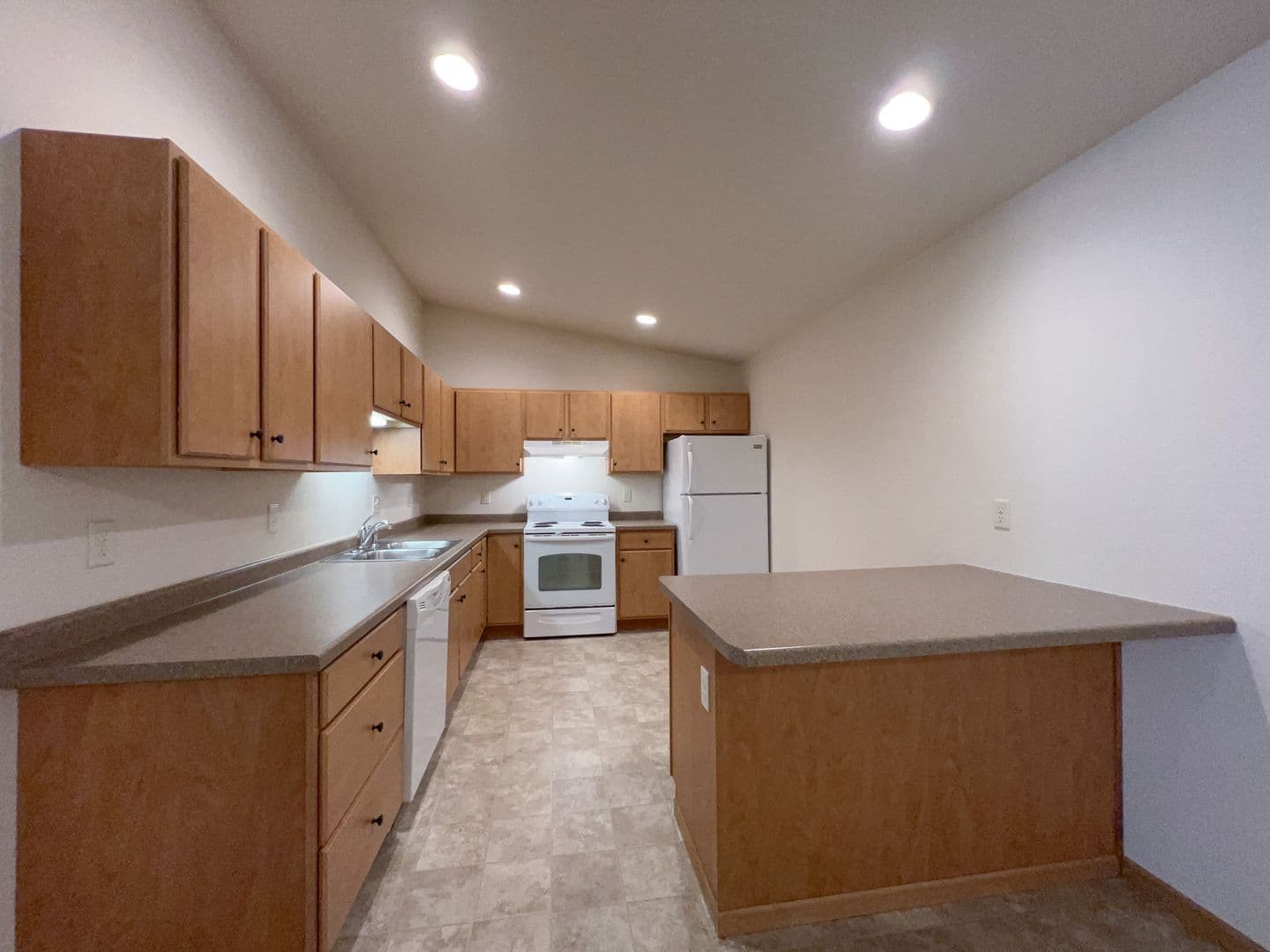 Plover Apartment: 3500 Willow Dr