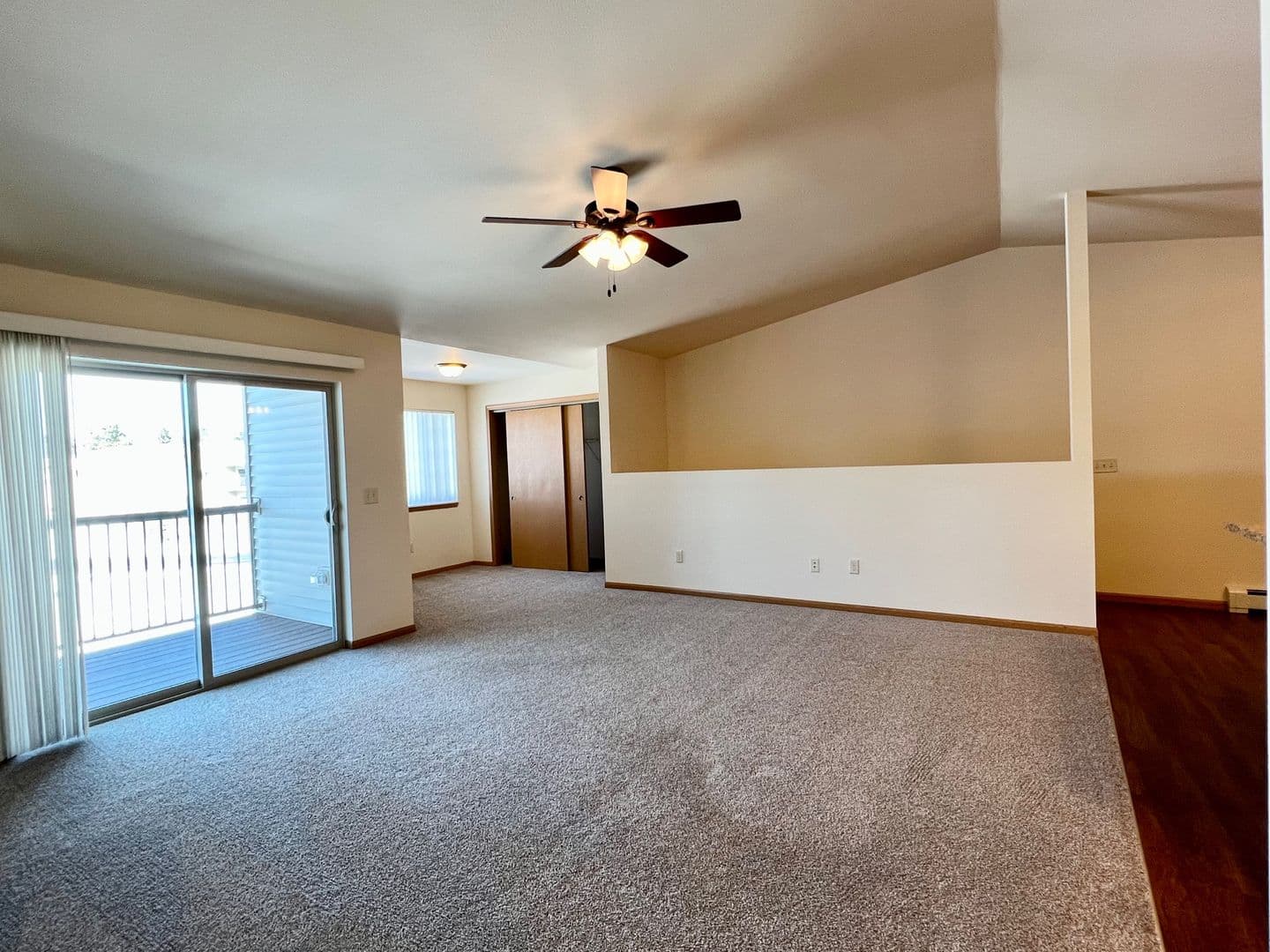 Kronenwetter Apartment: 1620 Old Hwy 51