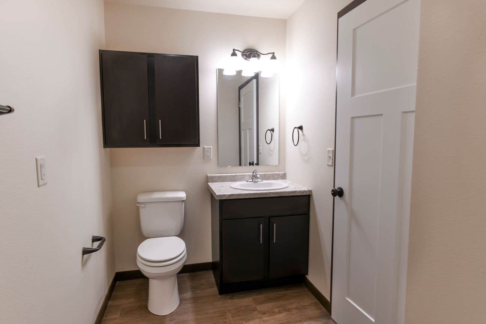Marshfield Apartment: 1906 N Hume Ave