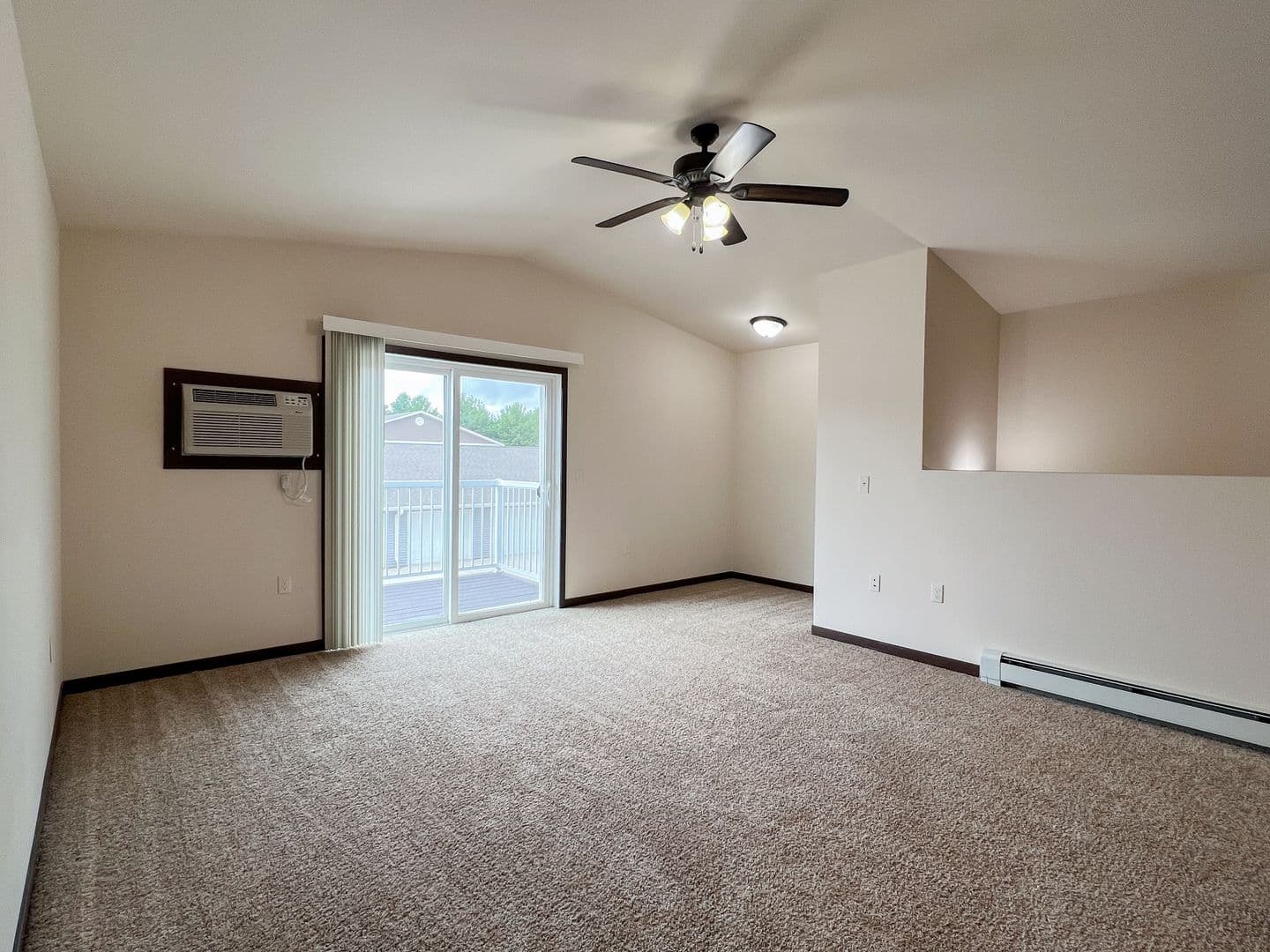 Sturgeon Bay Apartment: 415 S. Grant Ave