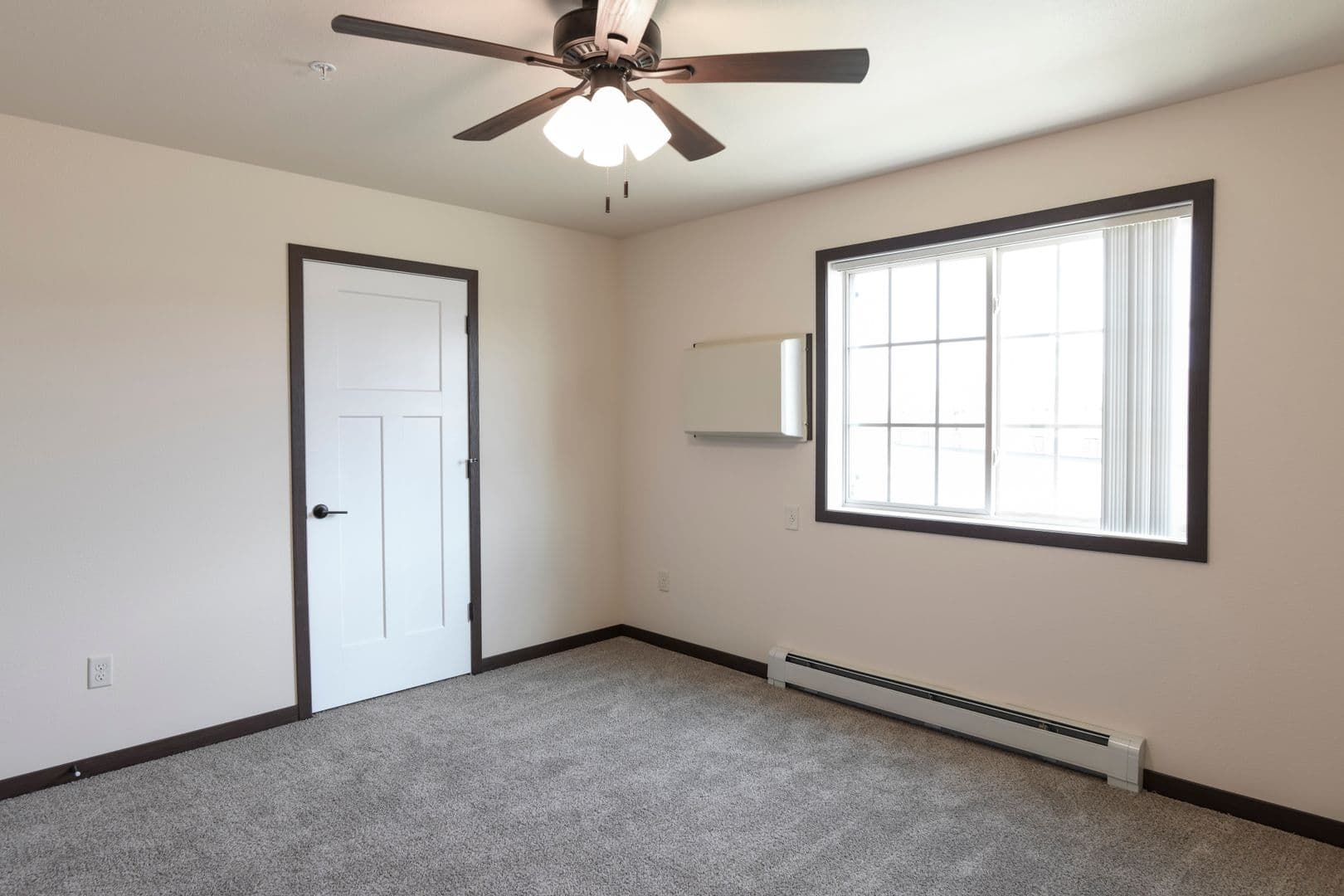 Marshfield Apartment: 1906 N Hume Ave