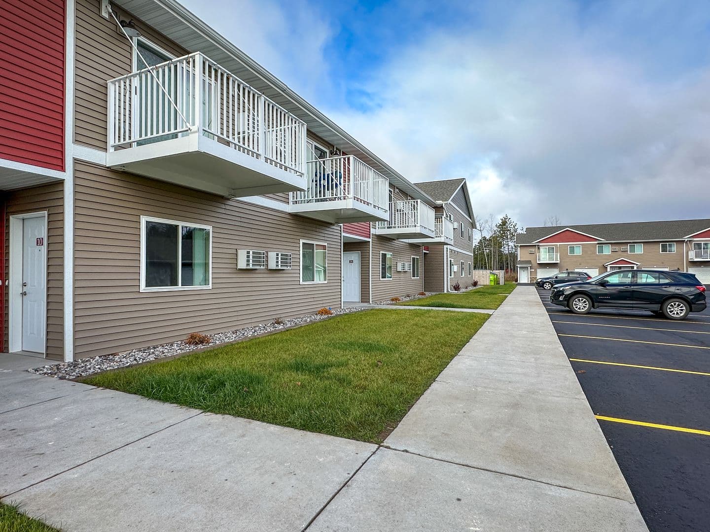 Florence Apartment: 5863 Chapin Street