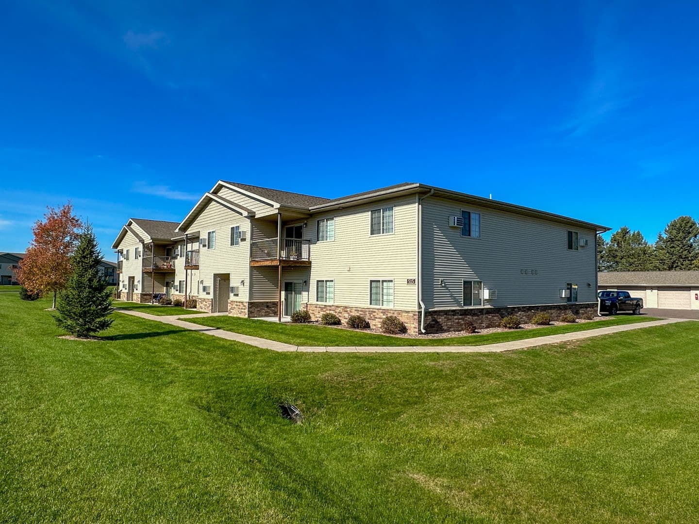 Rice Lake Apartment: 515 Moon Lake Dr