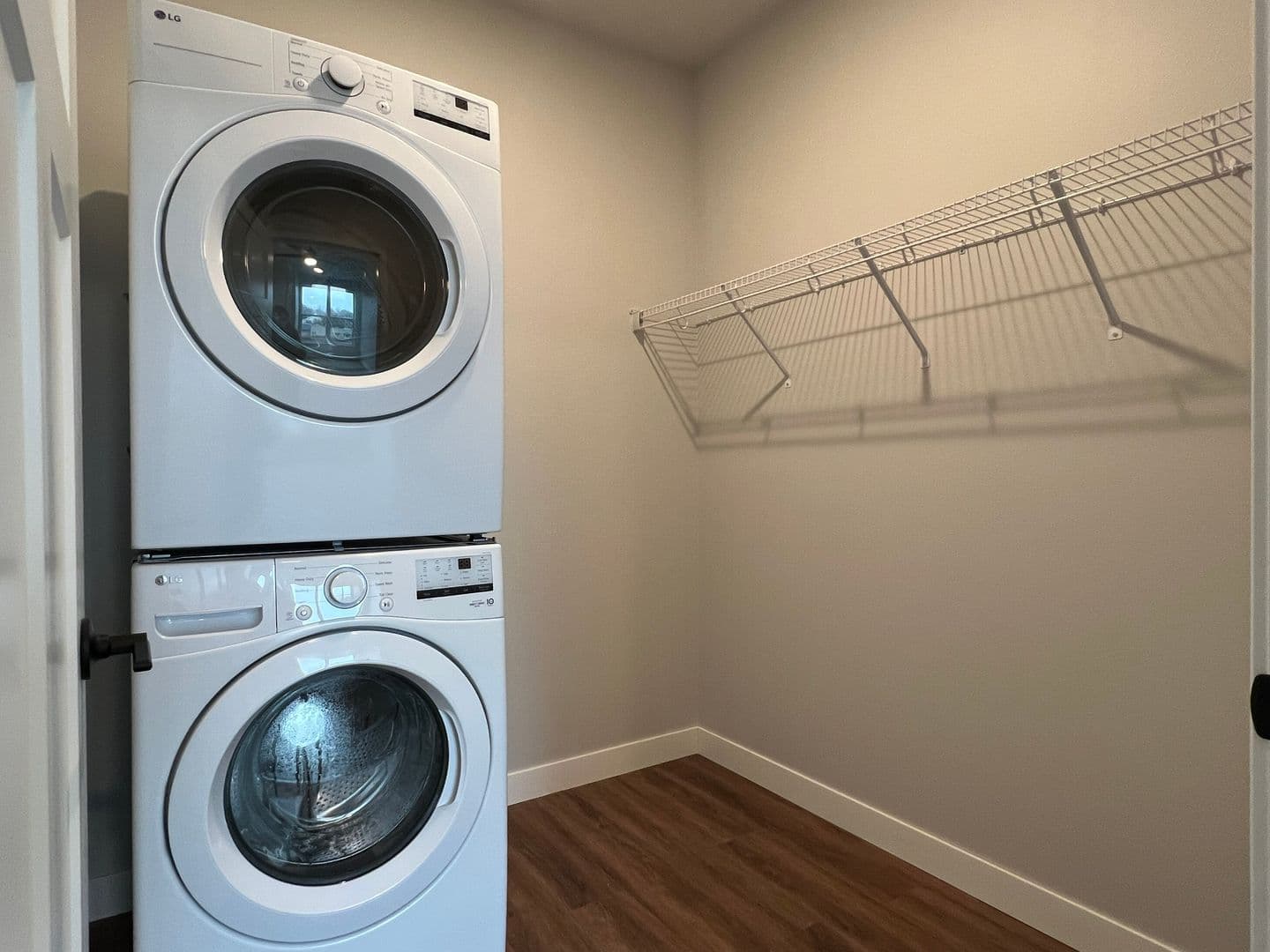 New London Apartment: 305 West Wolf River Avenue