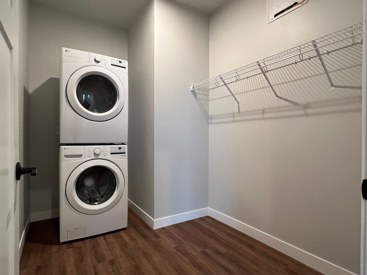 New London Apartment: 305 West Wolf River Avenue