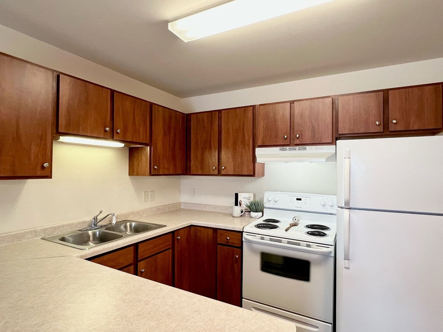 Merrill Apartment: 2301 W. Jackson St.