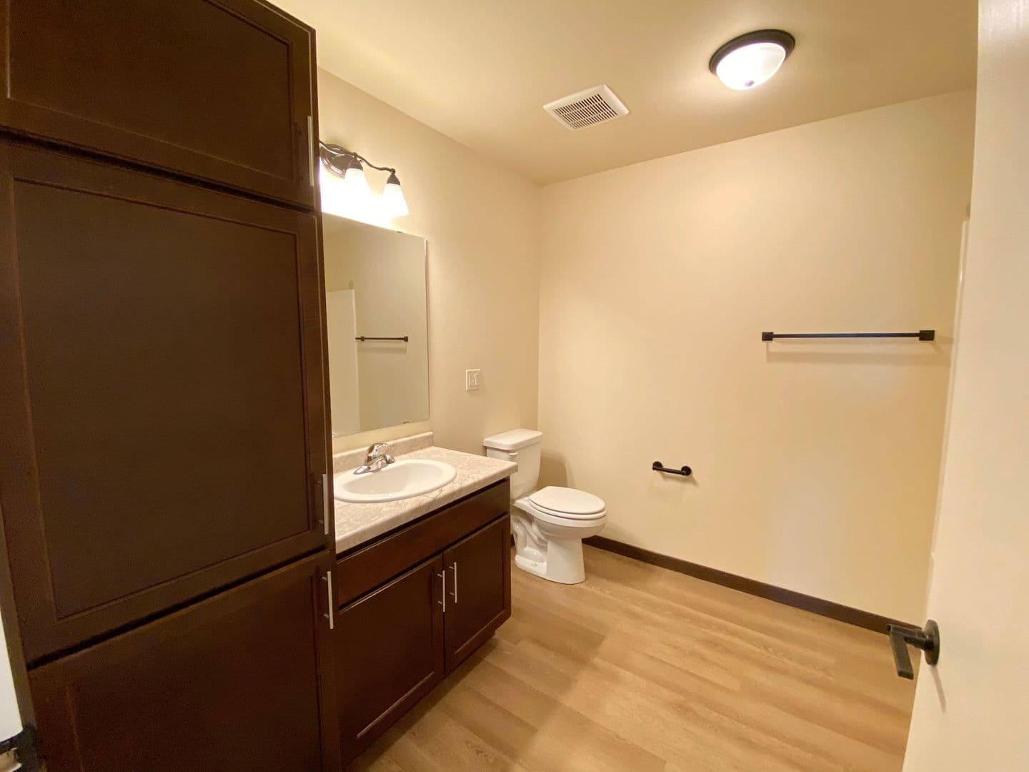 Plover Apartment: 3500 Willow Dr