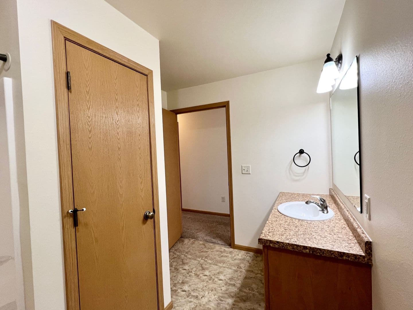 Kronenwetter Apartment: 1620 Old Hwy 51