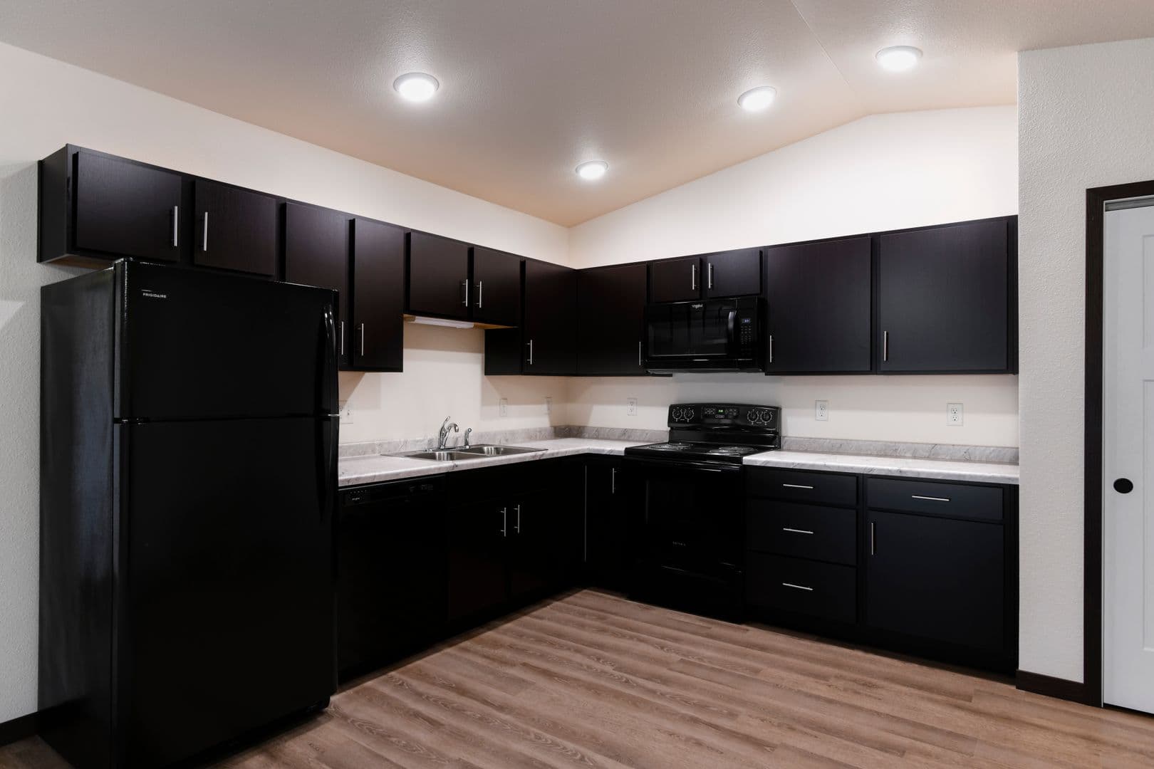 Marshfield Apartment: 1906 N Hume Ave