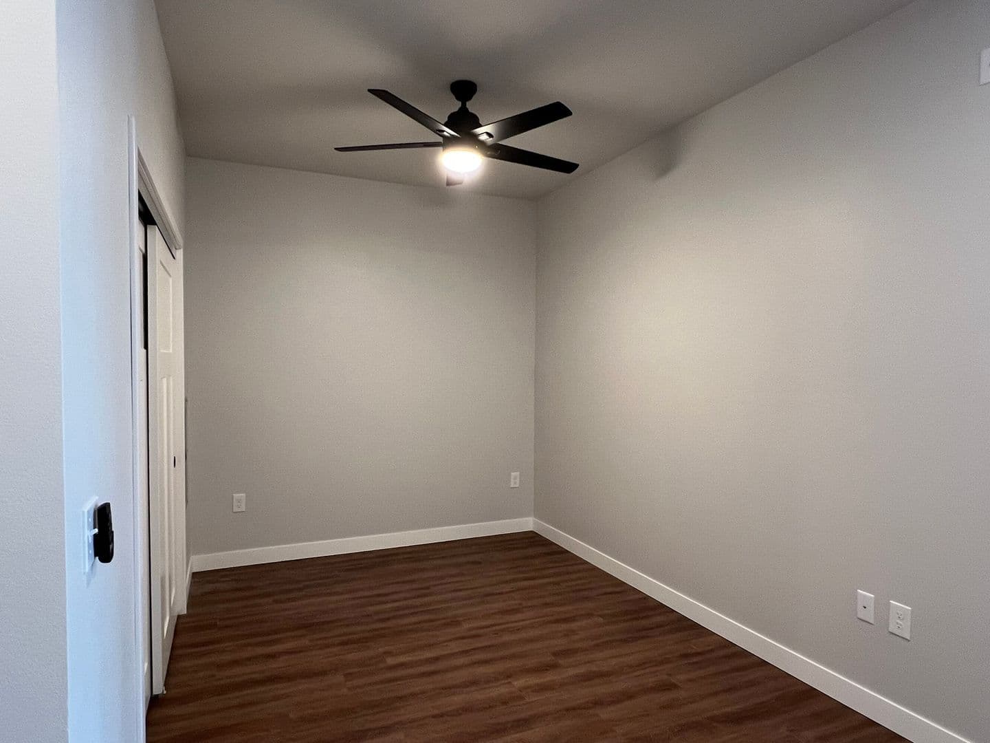 New London Apartment: 305 West Wolf River Avenue