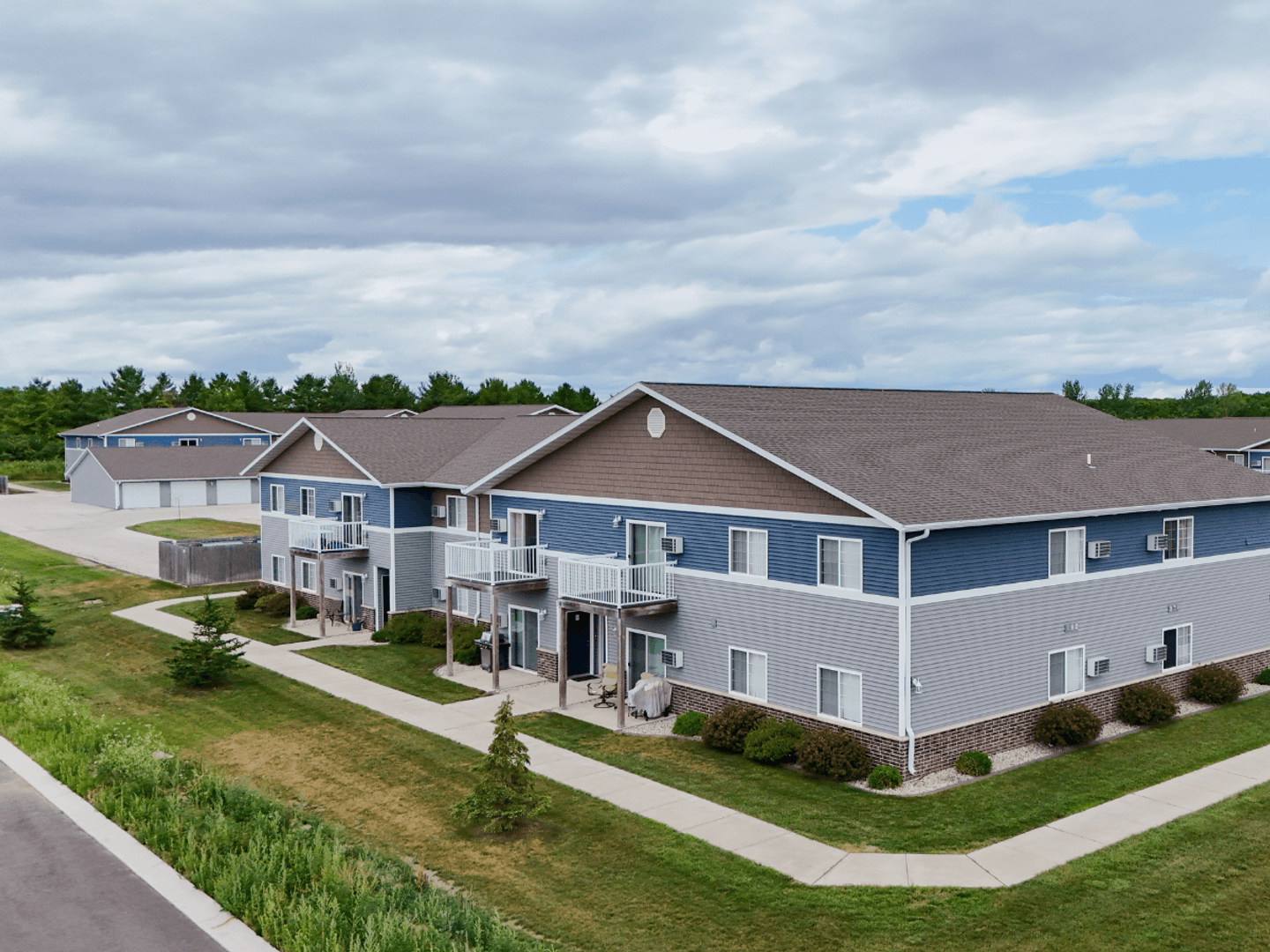 Sturgeon Bay Apartment: 415 S. Grant Ave