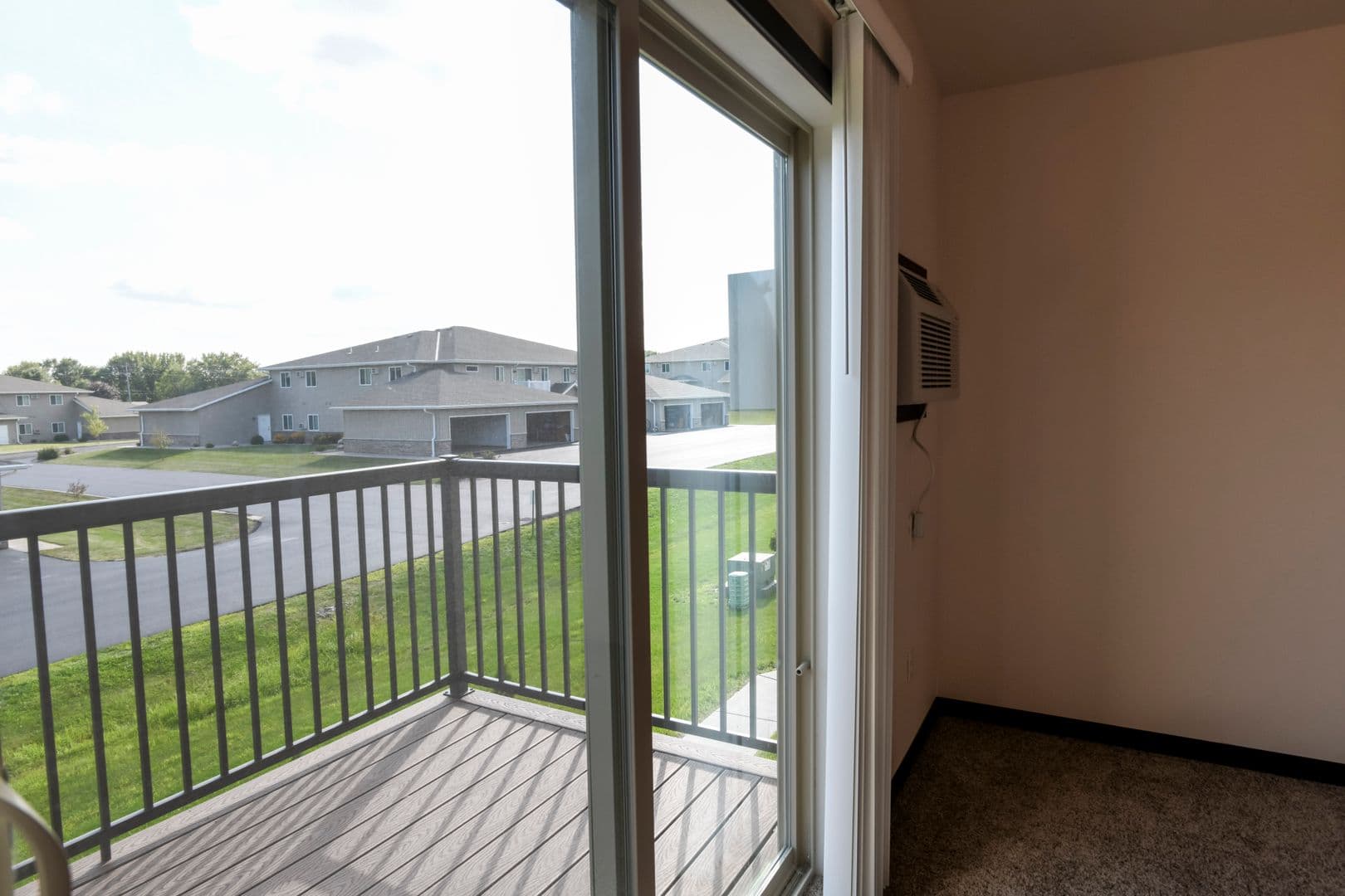 Marshfield Apartment: 1906 N Hume Ave