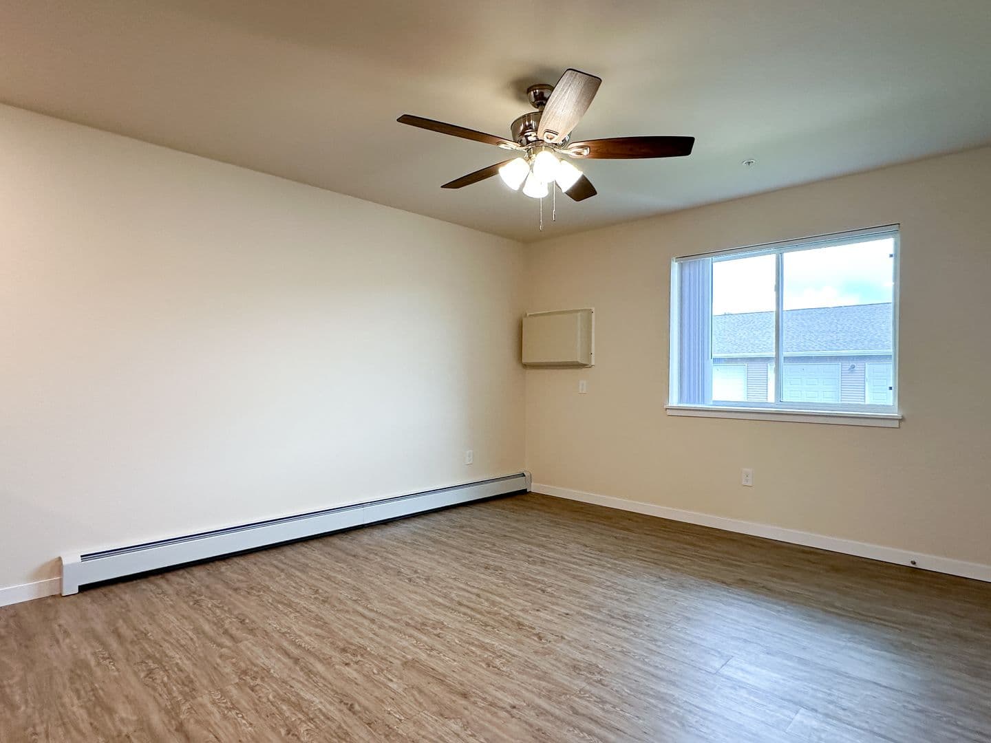 Florence Apartment: 5863 Chapin Street