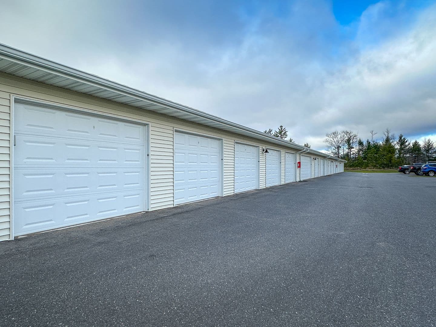 Niagara Apartment: 865 Coolidge Ave #17