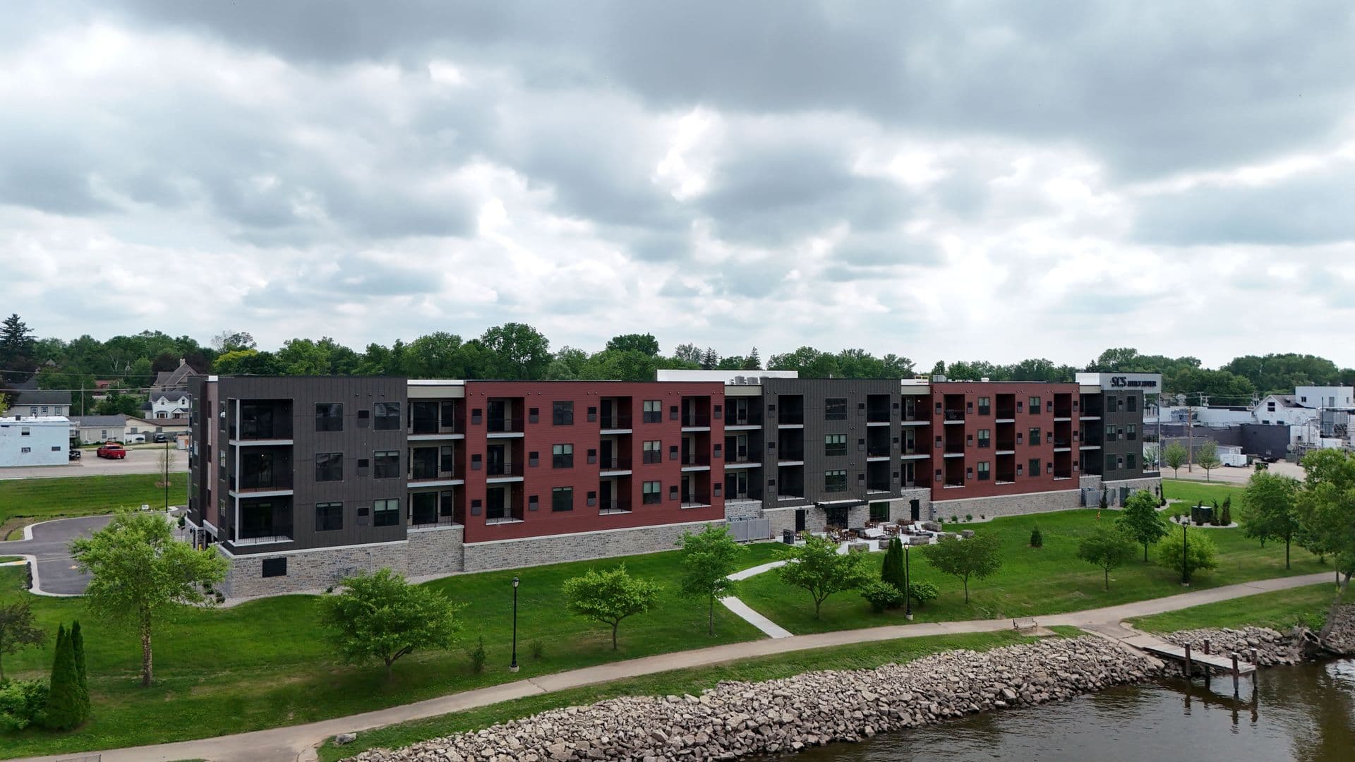 New London Apartment: 305 West Wolf River Avenue