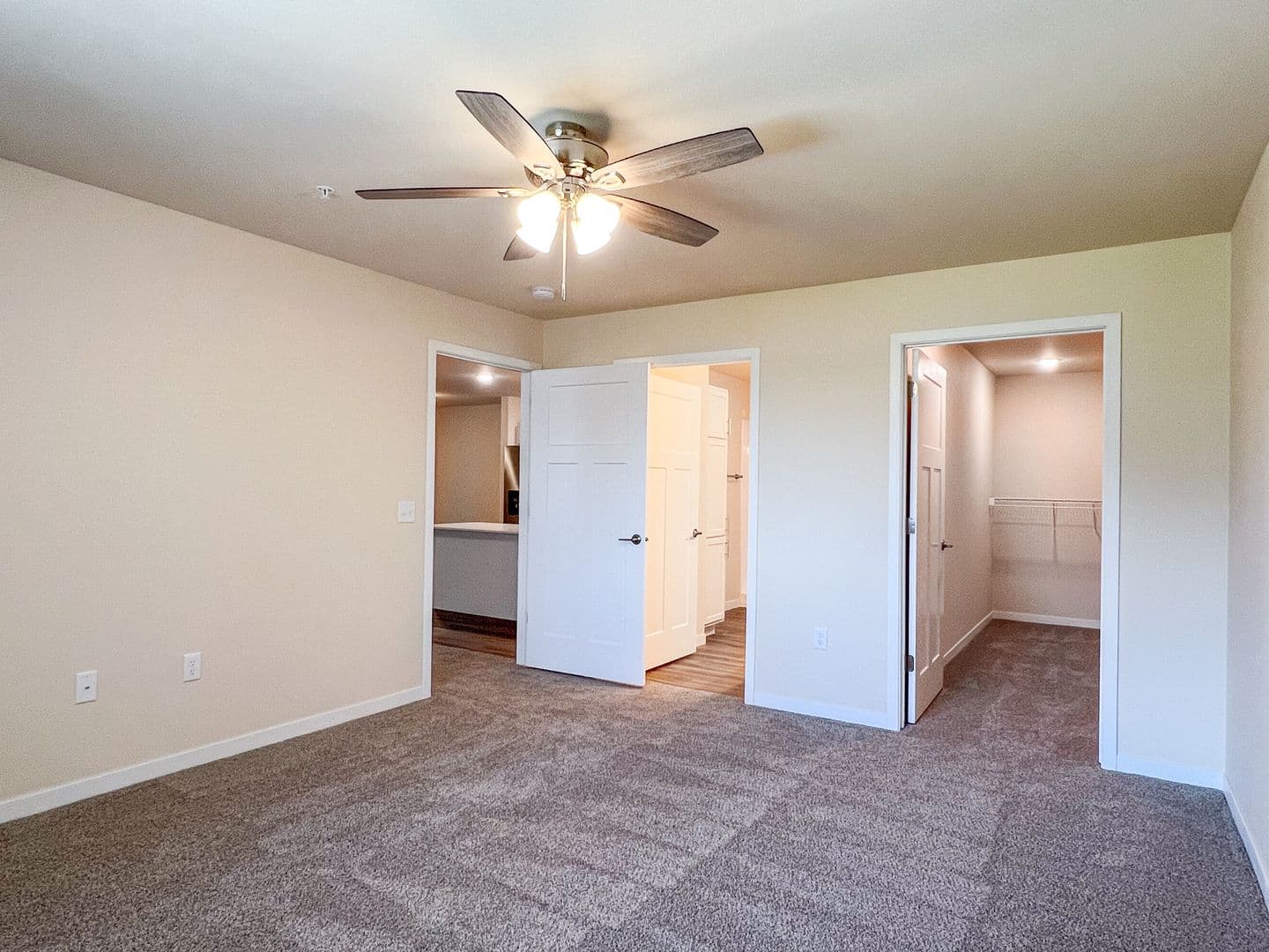 Eau Claire Apartment: 4395 Christopher Drive