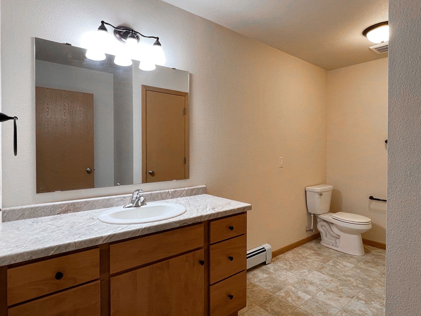 Rice Lake Apartment: 515 Moon Lake Dr