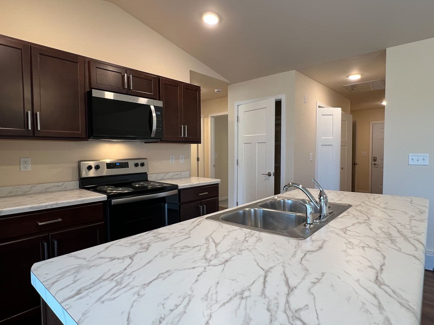 Wittenberg Apartment: 403 Freedom Way