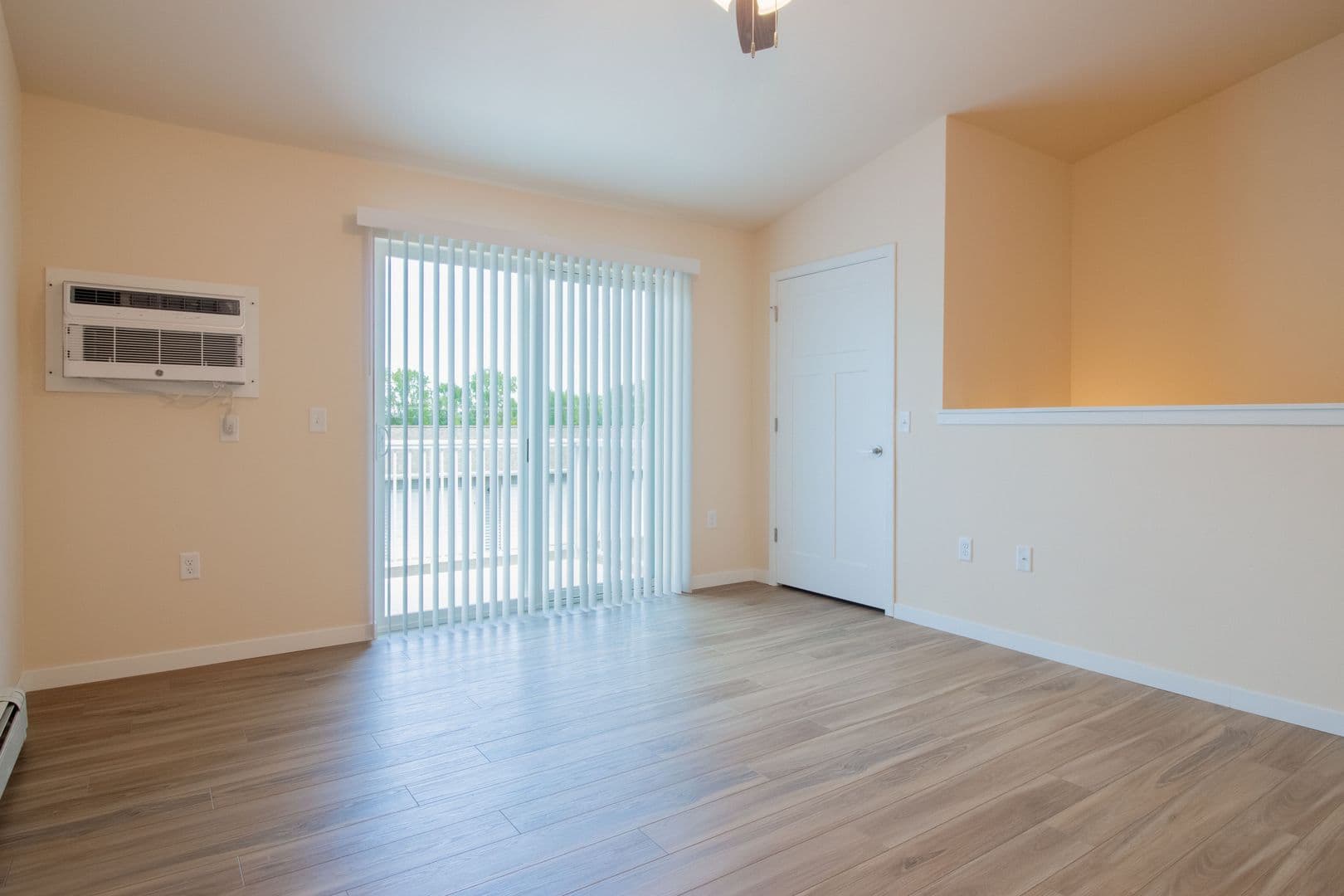 Eau Claire Apartment: 4395 Christopher Drive