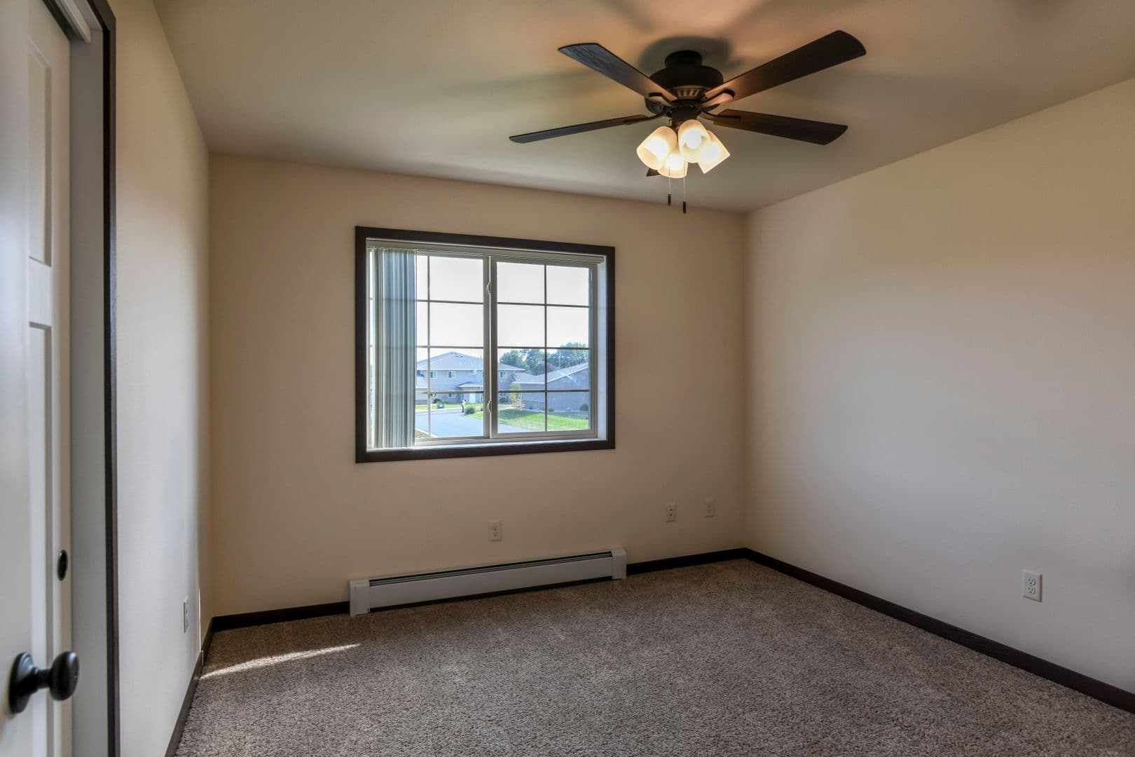 Marshfield Apartment: 1906 N Hume Ave
