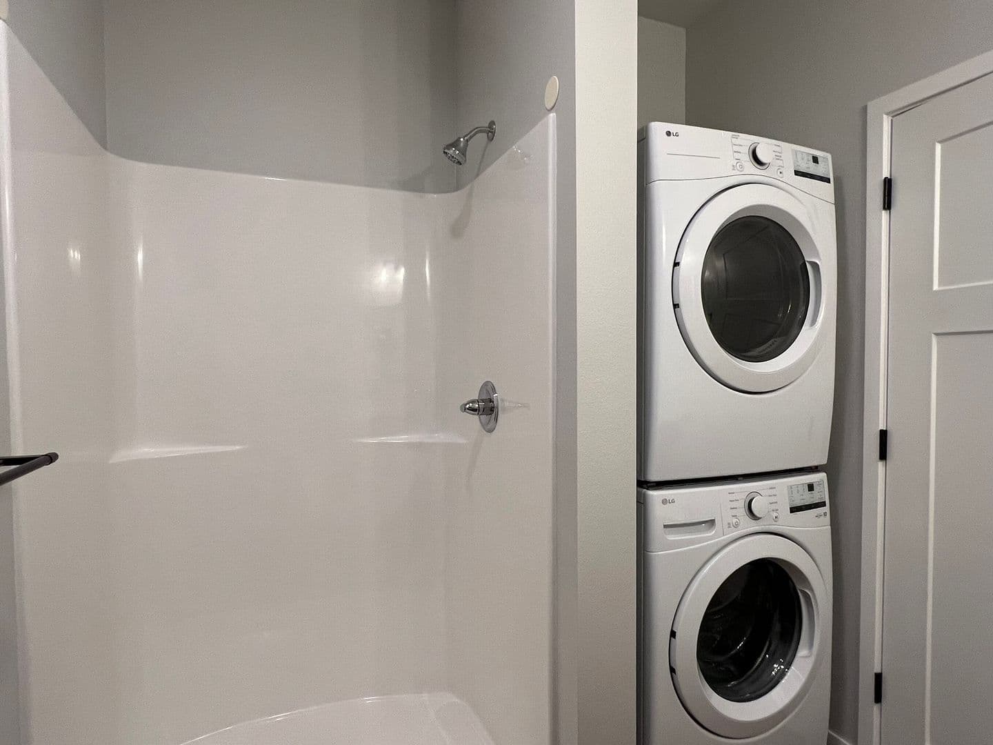 New London Apartment: 305 West Wolf River Avenue