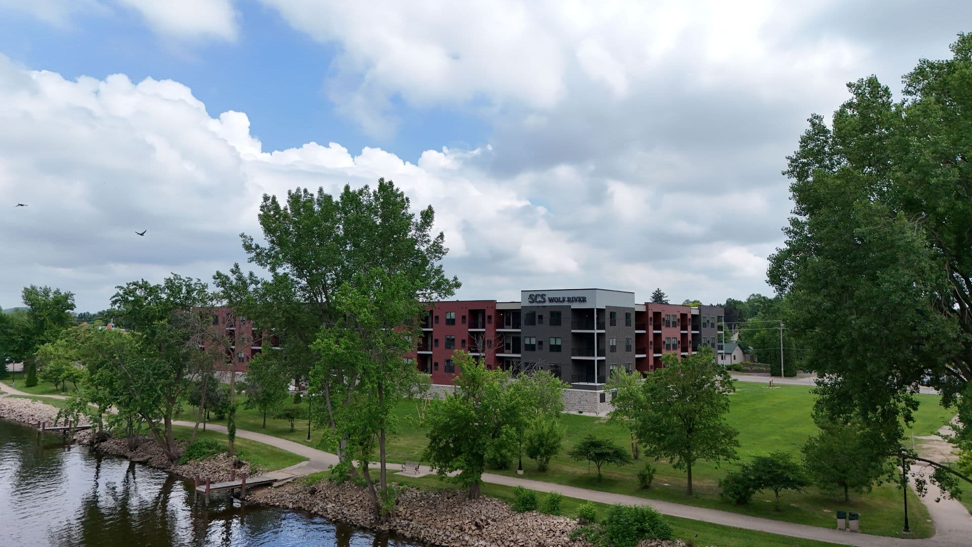 New London Apartment: 305 West Wolf River Avenue