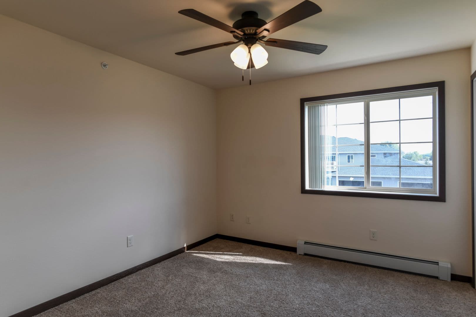 Marshfield Apartment: 1906 N Hume Ave