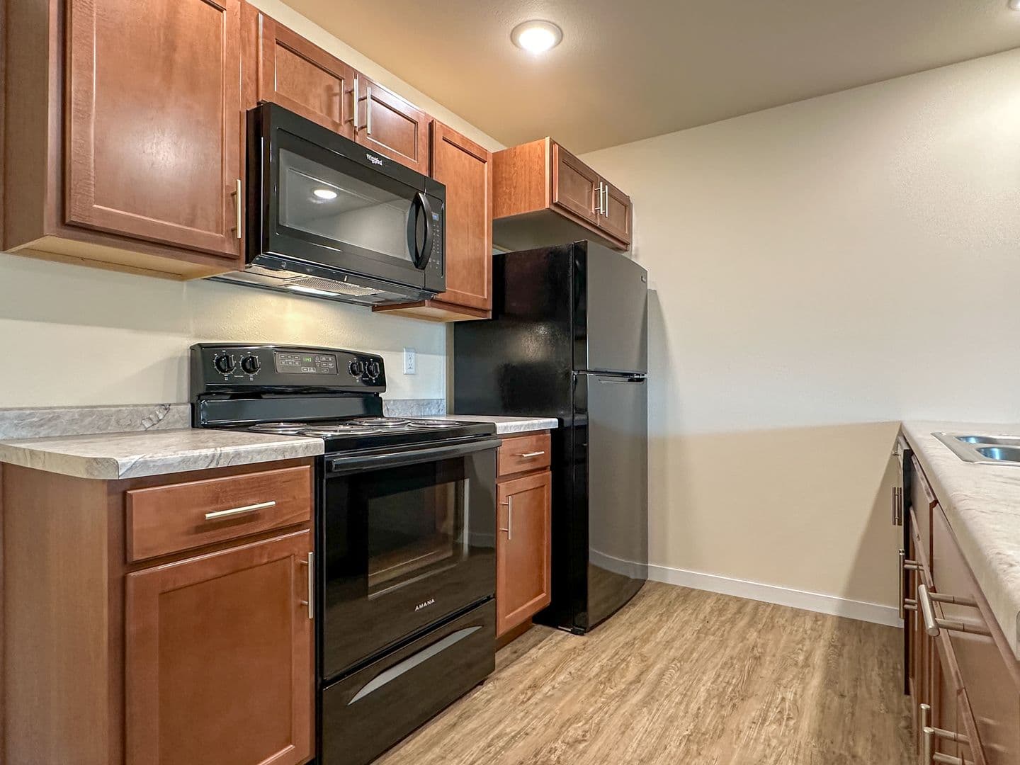 Florence Apartment: 5863 Chapin Street