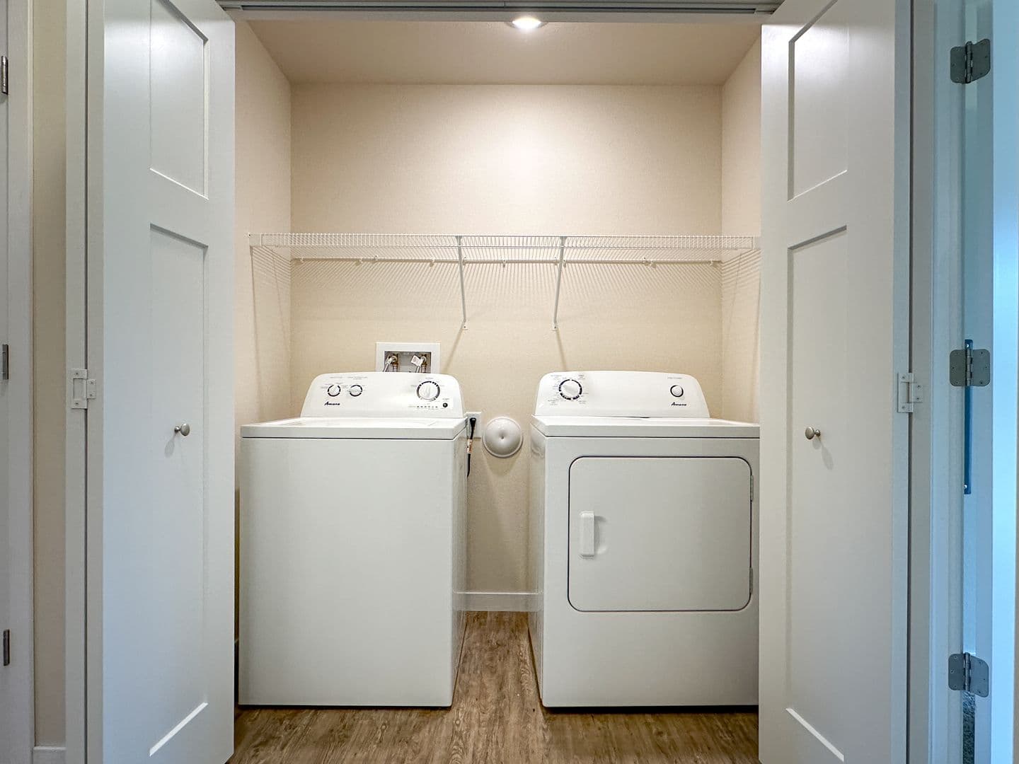 Florence Apartment: 5863 Chapin Street