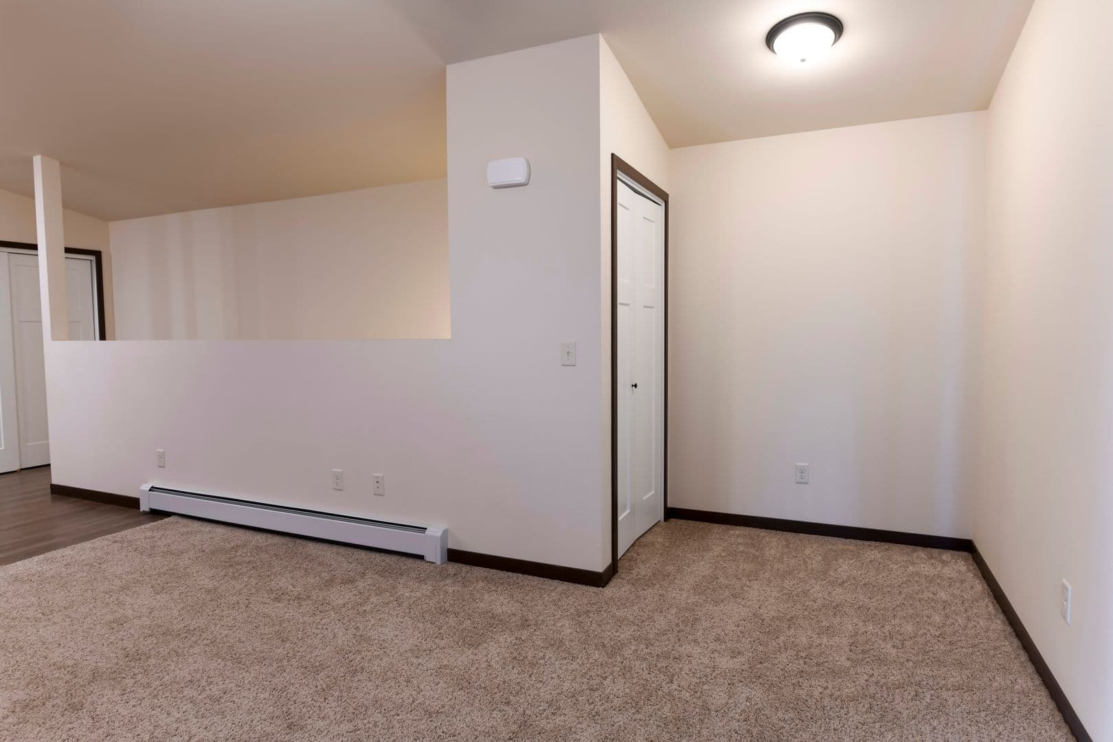 Marshfield Apartment: 1906 N Hume Ave