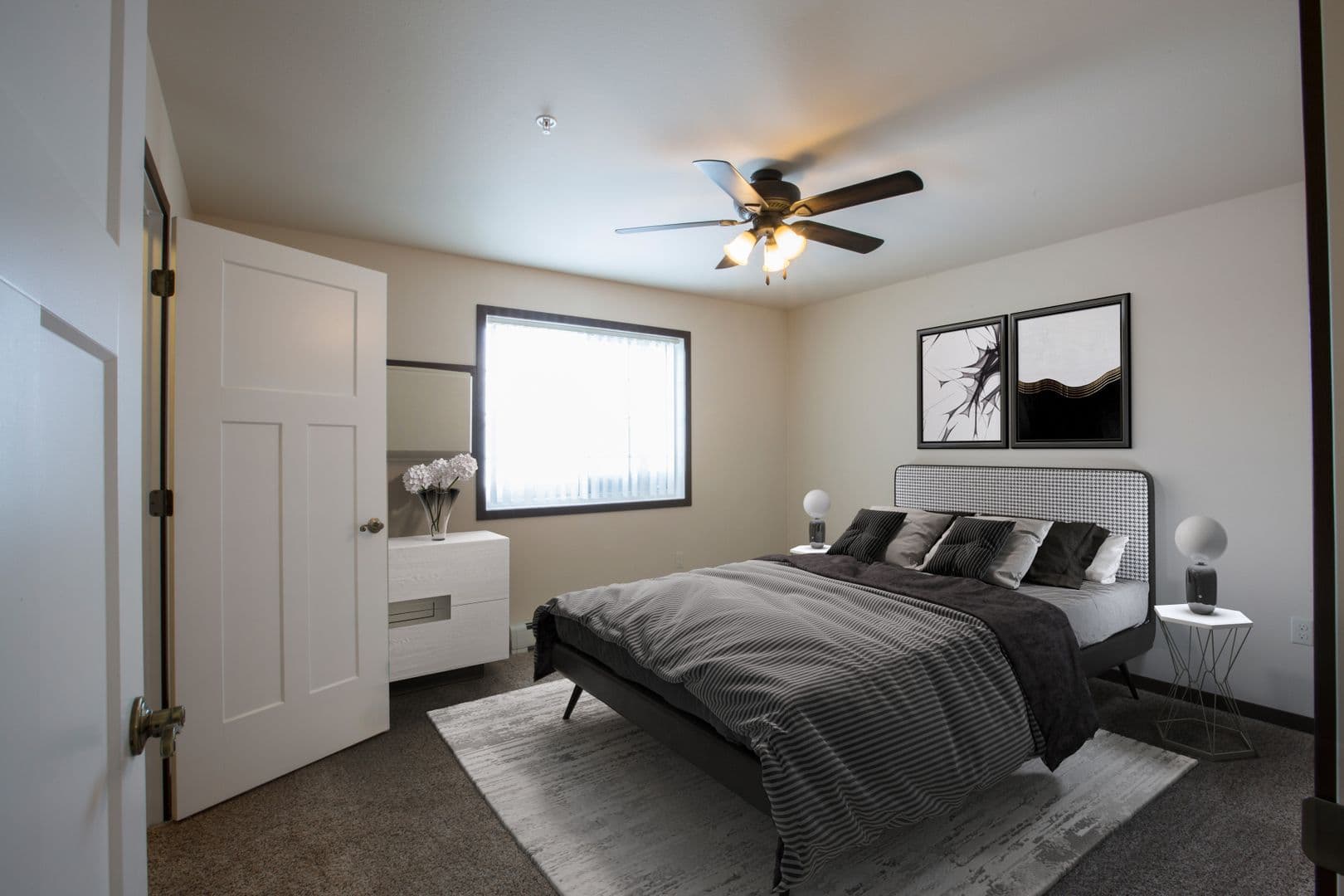 Sturgeon Bay Apartment: 415 S. Grant Ave